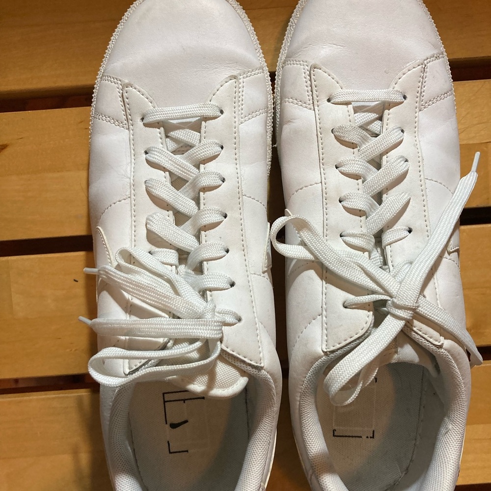 Men's Nike sneaker size 12